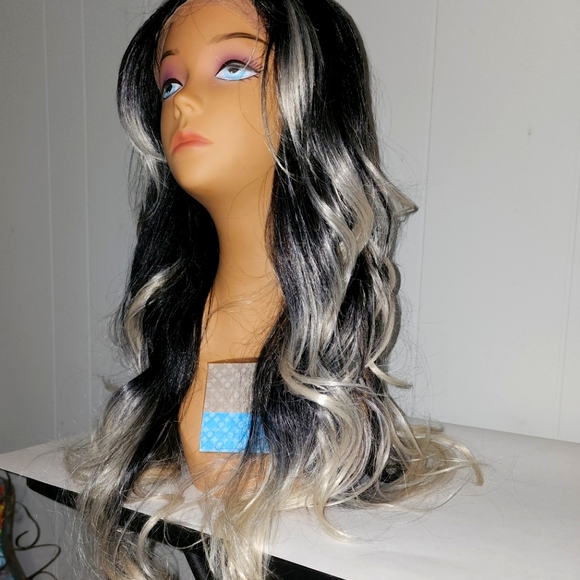 NWT Gorgeous Platinum Blonde BalageWith Dark Roots Lace Front Wig - Picture 5 of 8